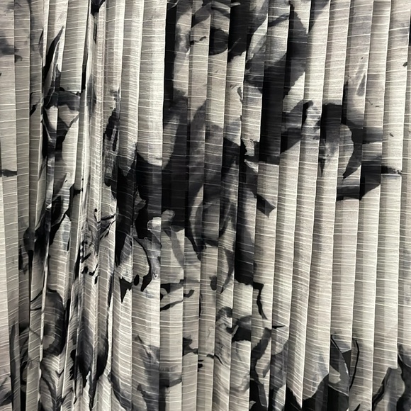 Black & White Floral Chiffon and Lace Dress - Picture 2 of 4